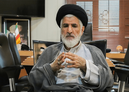 آقایان باید بدانند که نباید با امید مردم که سرمایۀ اصلی هستند، بازی کرد و این خطری بنیان‌برکن است.