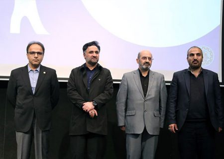 ارائه خدمات و تولیدات دانشگاهی در عرصه صنایع داخلی و بازارهای خارجی