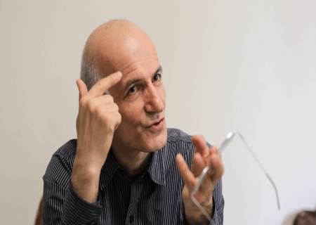 علم نیازی ندارد که حاکمان اداره‌اش بکنند