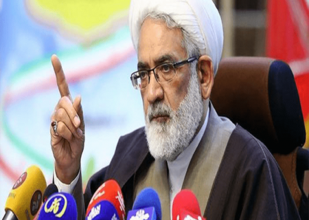 خلبان ها باید به بانوان بی حجاب تذکر بدهند
