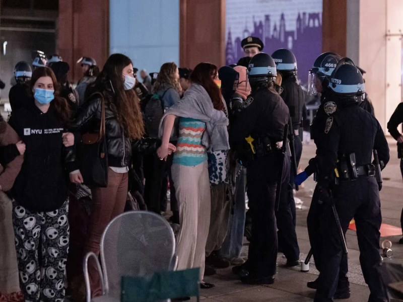 پلیس نیویورک با دانشجویان حامی مردم فلسطین درگیر شد