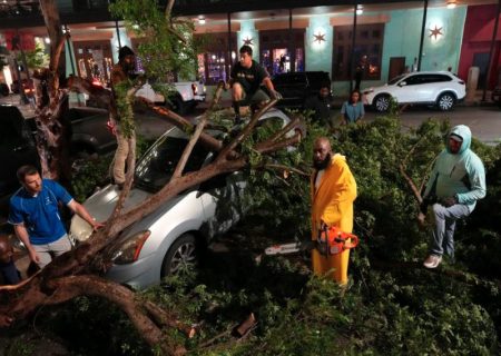 ۴ کشته بر اثر طوفان شدید منطقه هیوستون. نزدیک به ۱ میلیون بدون برق در تگزاس