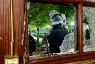 پلیس نیویورک با کلاه ضد شورش وارد دانشگاه کلمبیا شد و ۱۰۰ نفر را دستگیر کرد