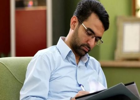 ممنوعیت واردات آیفون در دولت چهاردهم بازنگری می‌شود اما تصمیم با وزارت صمت است