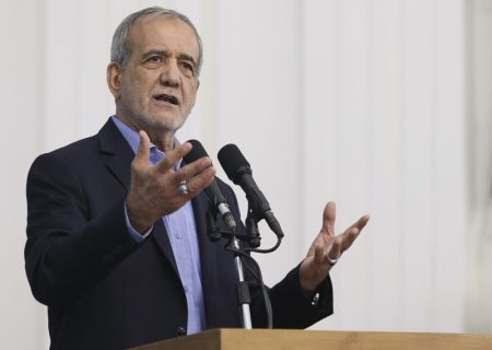 فردای کشور با دوستی و محبت ساخته خواهد شد