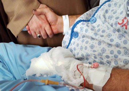 فرزندان رهبری به نمایندگی از ایشان از مجروحان لبنانی عیادت کردند