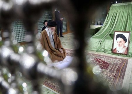 حضور رهبر انقلاب اسلامی در حرم مطهر حضرت امام خمینی (ره)