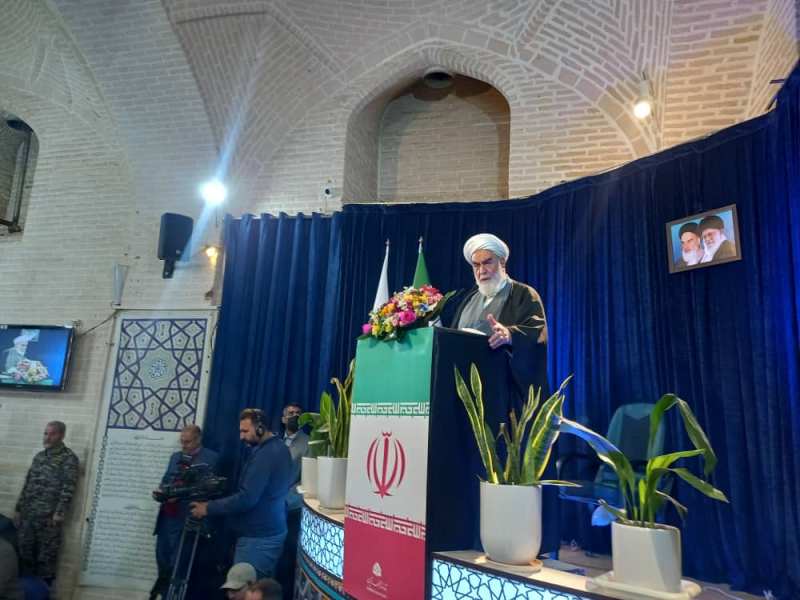 برخی مسئولان در بیت المال شنا می کنند