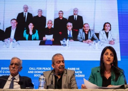 رهبر گروه پ ک ک خواهان منحل شدن این حزب شد