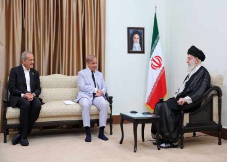 تاکید رهبر انقلاب بر لزوم اقدامات تاثیرگذار برای متوقف کردن جنایات در غزه