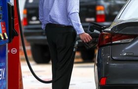 قیمت بنزین در ایالات متحده به بالاترین حد خود از اکتبر ۲۰۲۳ رسید