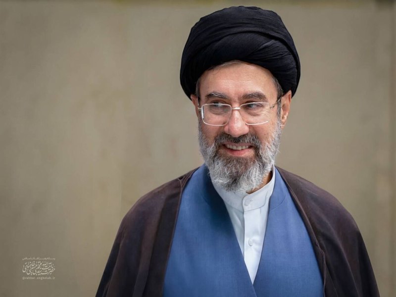 معلمان و کارگران ستون فقرات عرصه فرهنگ و اقتصاد هستند