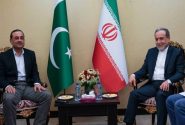 دیدار و گفتگوی فرمانده ارتش پاکستان با عراقچی در تهران