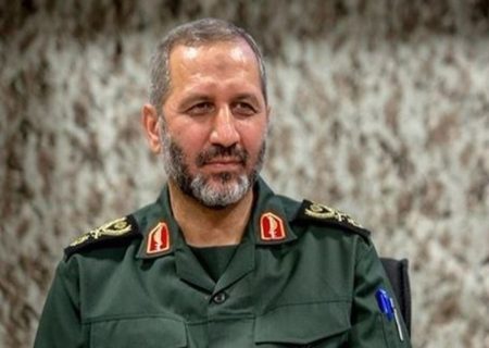 نه یک گام جلوتر و نه یک گام عقب تر، بلکه همراه با ولی خویش باشید