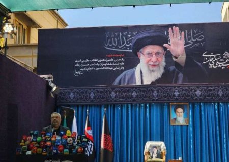 پیکر رهبر شهید انقلاب در عراق تشییع می‌شود