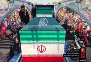 پیکر مطهر رهبر شهید به خاک سپرده شد
